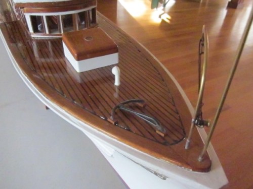 Honey Fitz closeup bow Large Web view